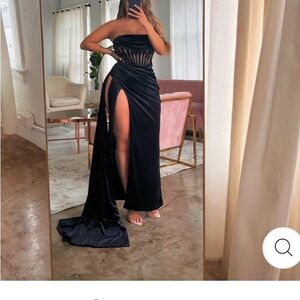 Chic Strapless Black Evening Gown